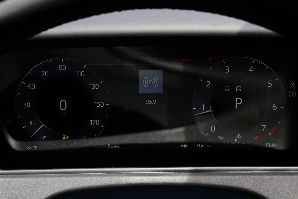 New 2026 Land Rover Range Rover Velar Dynamic SE AWD/4WD image 15