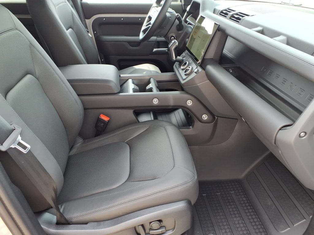 New 2026 Land Rover Defender 110 S AWD/4WD image 7