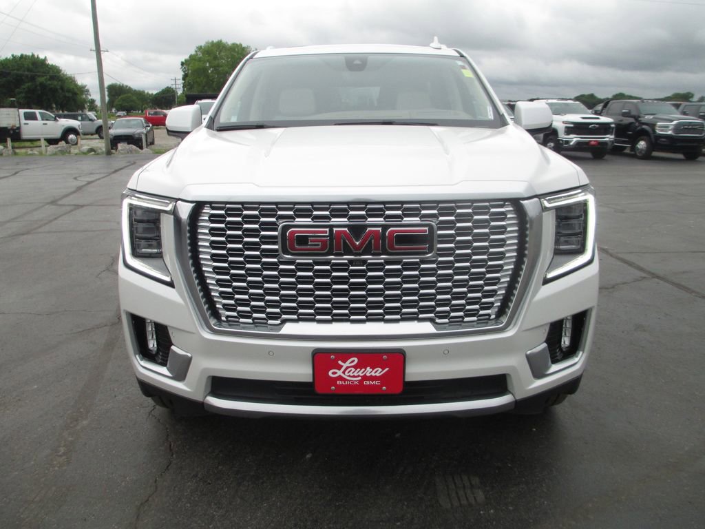 Used 2021 GMC Yukon Denali w/ Denali Premium Package AWD/4WD image 13