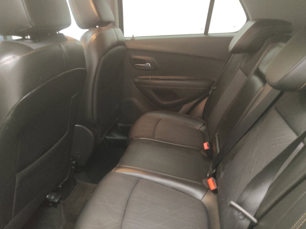 Used 2018 Chevrolet Trax LT w/ Sun & Sound Package FWD image 18