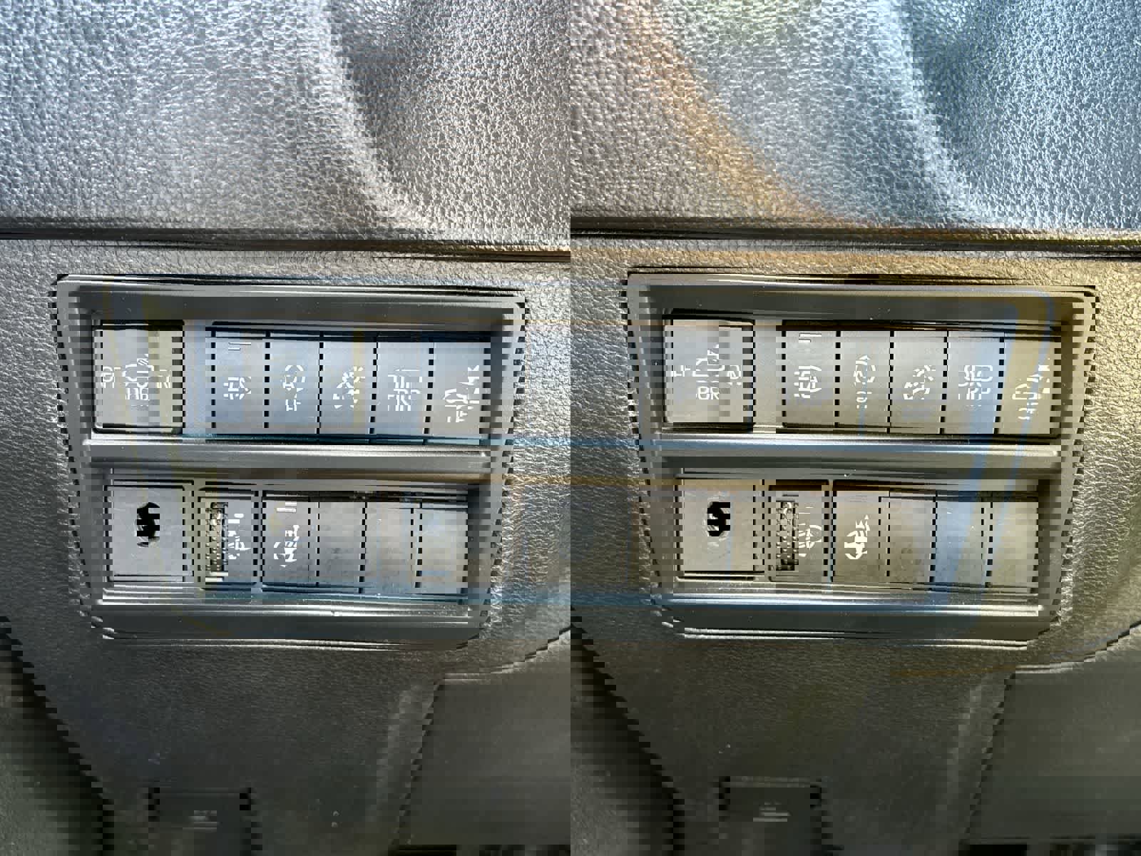 Used 2025 Toyota Tundra SR5 w/ SR5 Premium Package AWD/4WD image 6