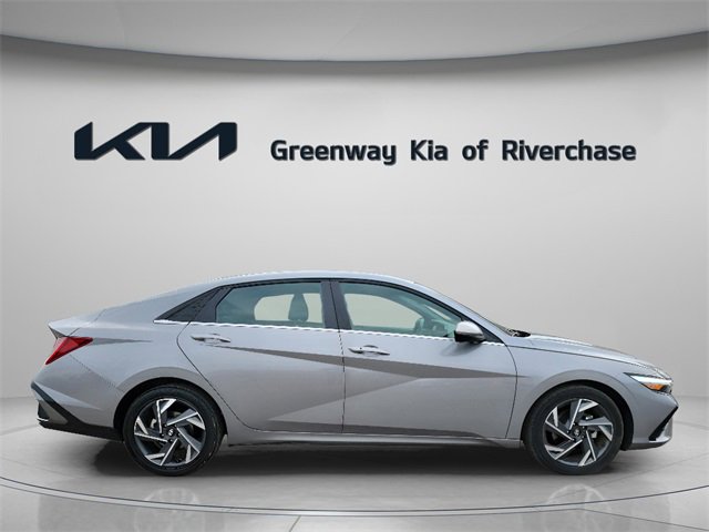 Used 2025 Hyundai Elantra SEL image 7