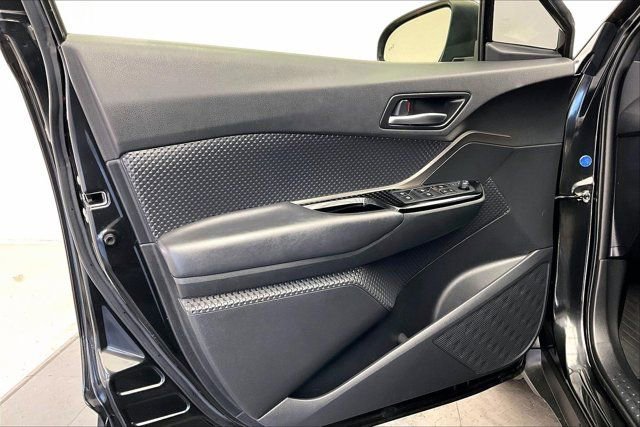 Used 2019 Toyota C-HR XLE FWD image 25
