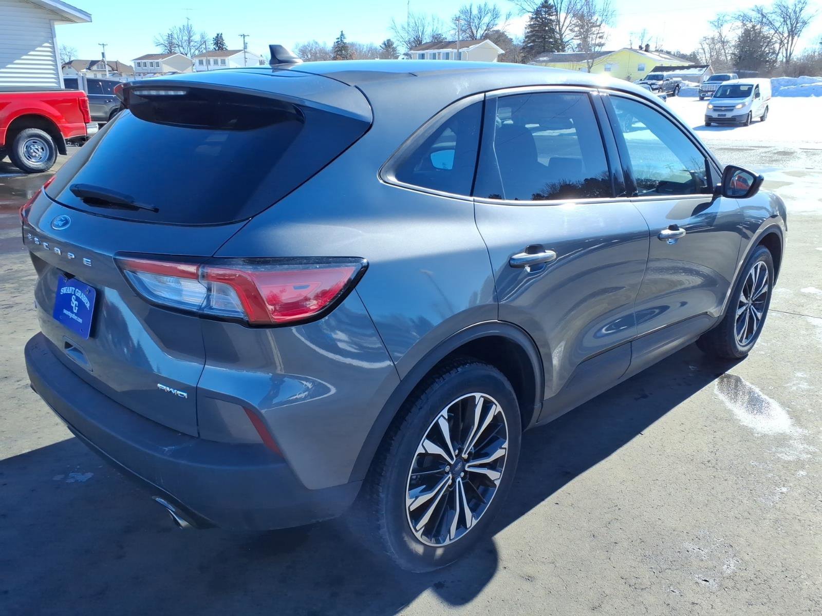 Used 2022 Ford Escape SE w/ SE Sport Appearance Package image 6