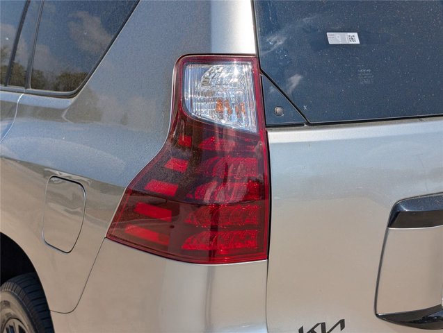 Used 2022 Lexus GX 460 Luxury w/ Sport Design Package AWD/4WD image 25