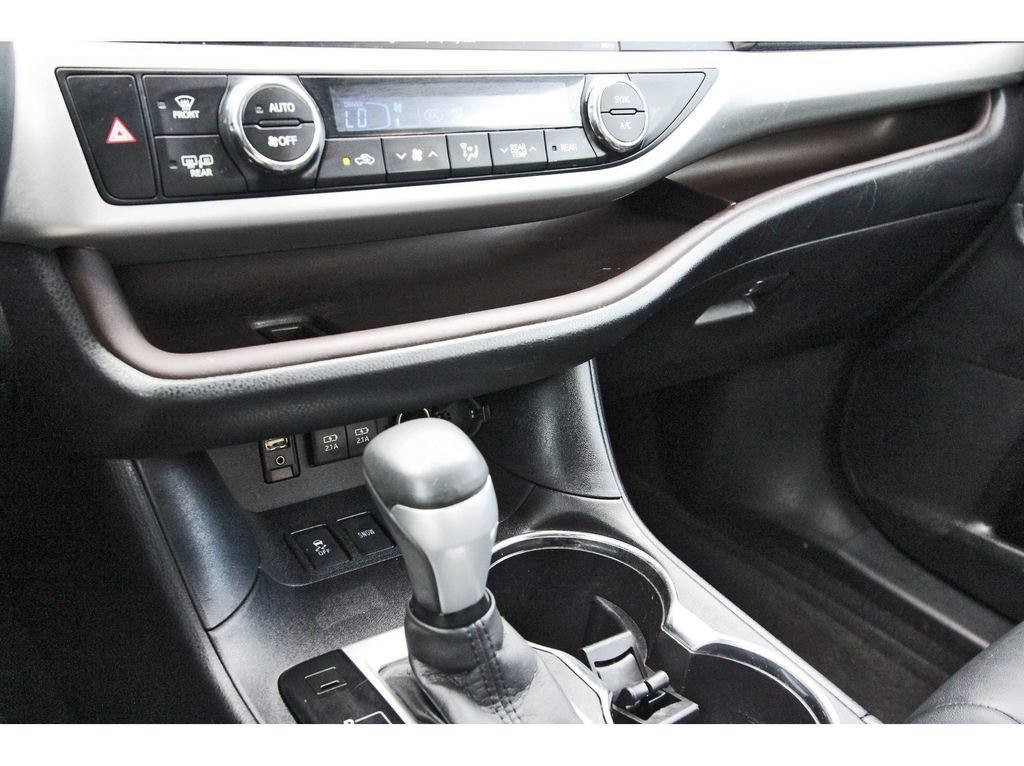 Used 2017 Toyota Highlander XLE FWD image 30