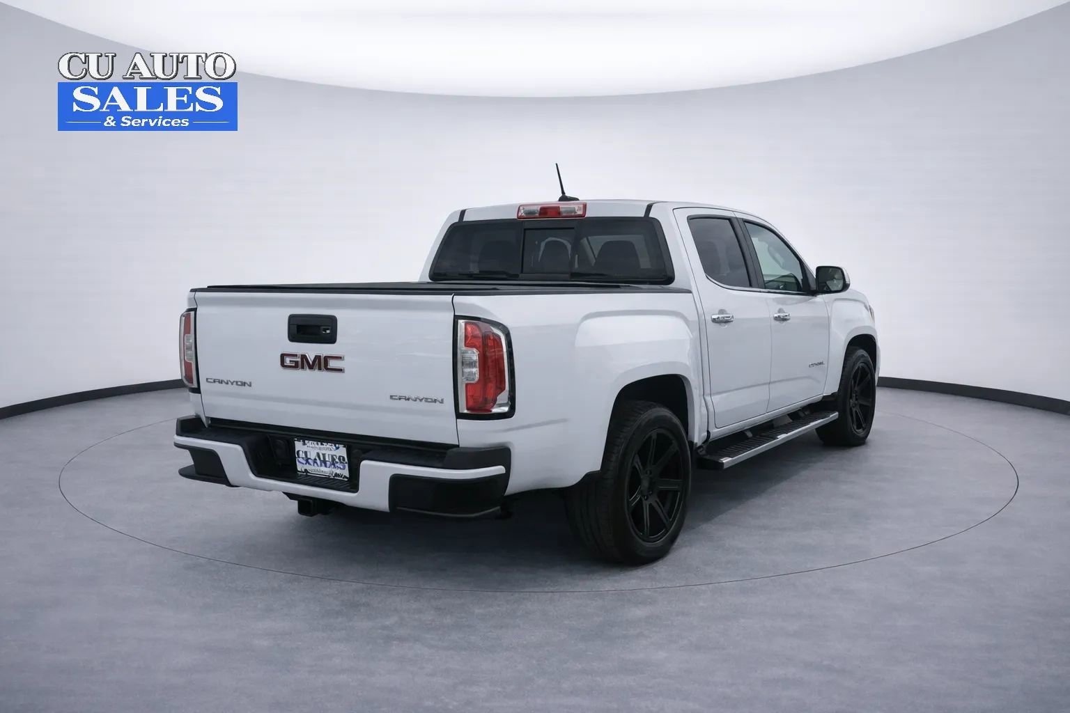 Used 2017 GMC Canyon Denali image 6