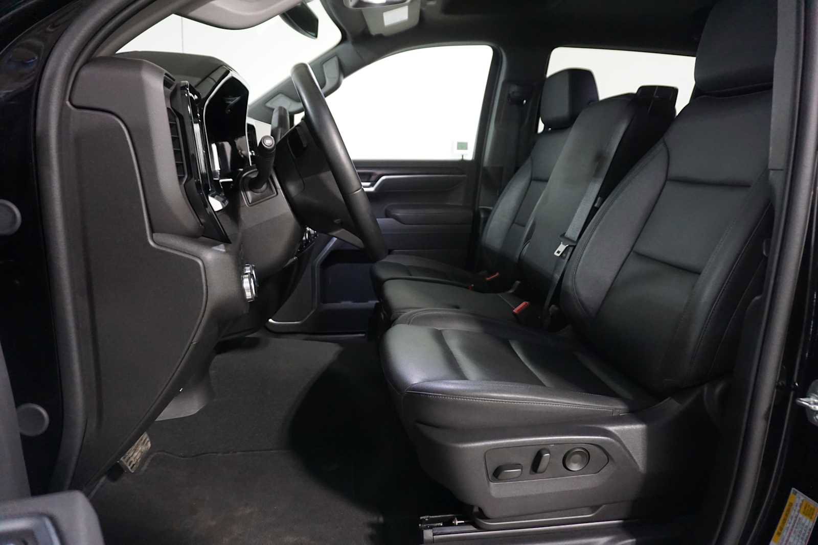 Certified 2025 GMC Sierra 1500 SLT image 14