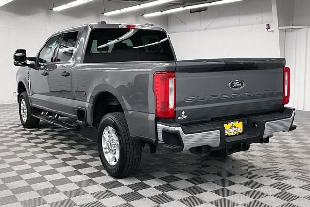 Used 2025 Ford F250 XLT AWD/4WD image 3