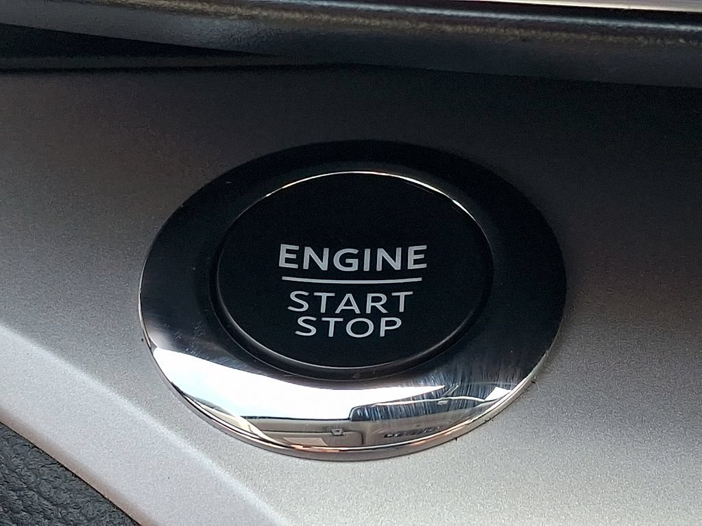 Used 2022 Ford Explorer XLT w/ Equipment Group 202A AWD/4WD image 27