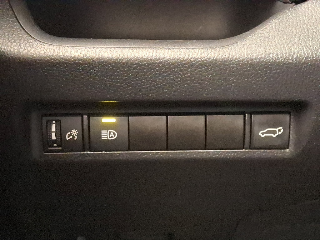 Used 2021 Toyota RAV4 XLE w/ Convenience Package AWD/4WD image 25
