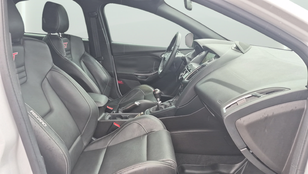 Used 2016 Ford Focus ST w/ Equipment Group 402A FWD image 30