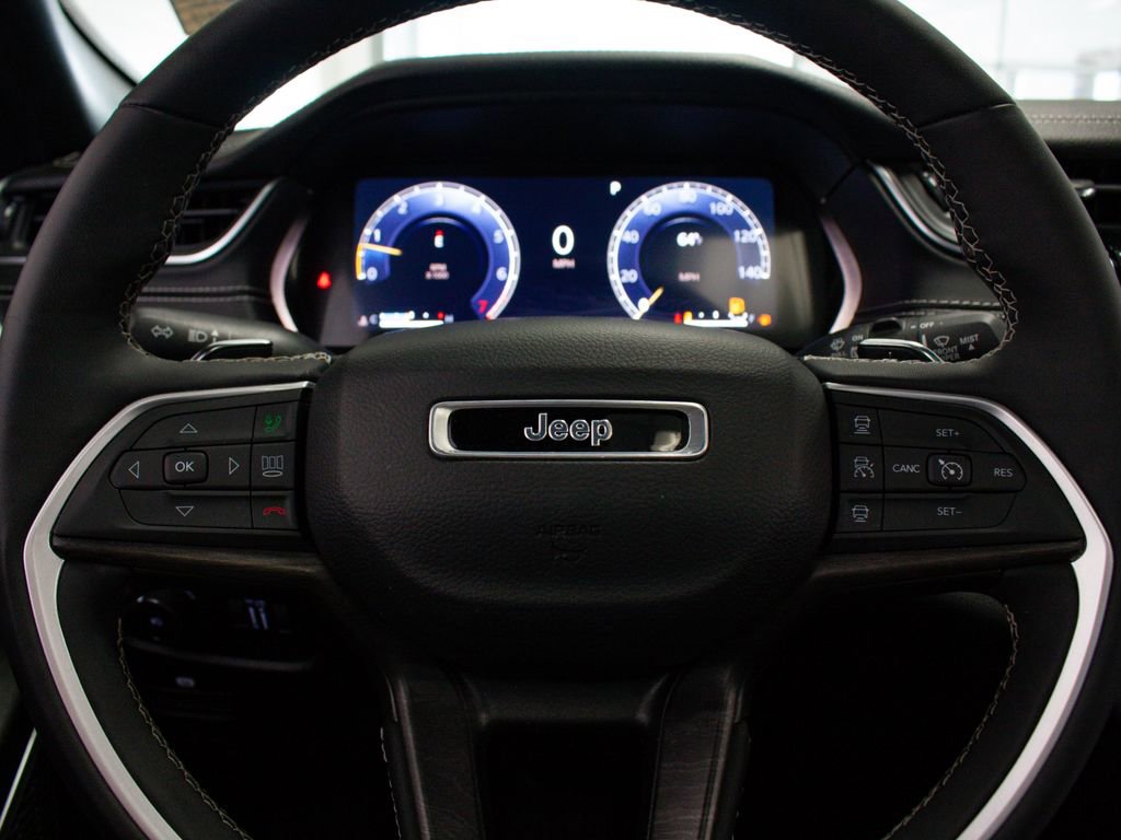 Certified 2024 Jeep Grand Cherokee L Limited w/ Luxury Tech Group II AWD/4WD image 6