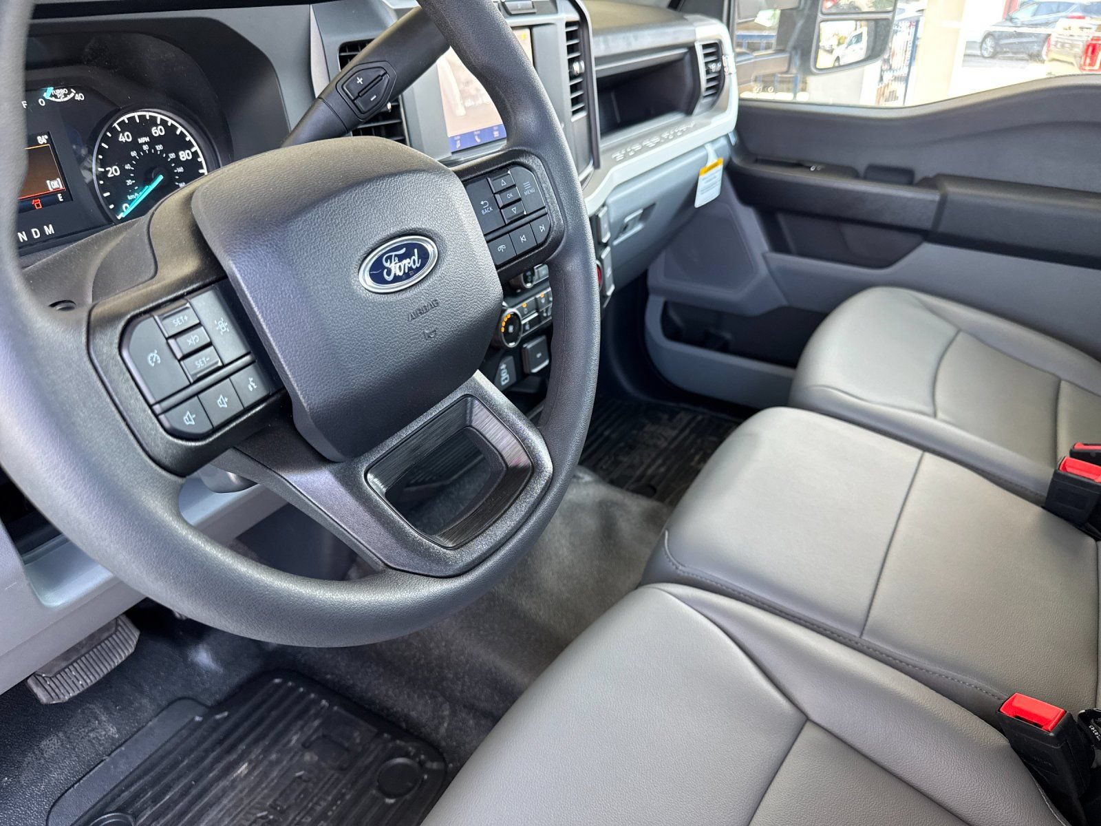 Used 2024 Ford F550 4x4 Regular Cab Super Duty image 9
