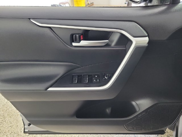 Used 2024 Toyota RAV4 XLE FWD image 21