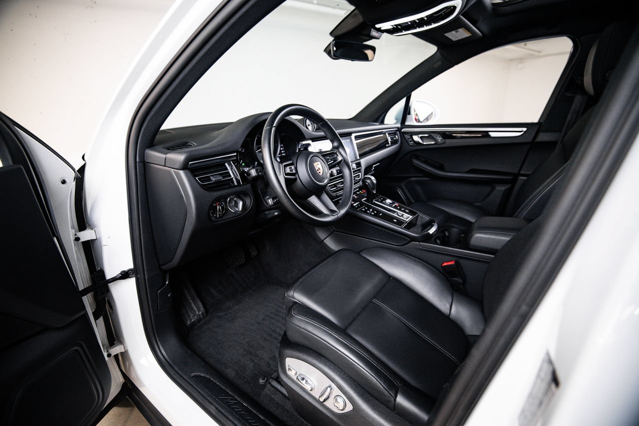 Certified 2023 Porsche Macan AWD/4WD image 4