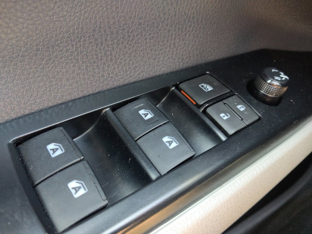 Used 2019 Toyota Camry SE FWD image 27