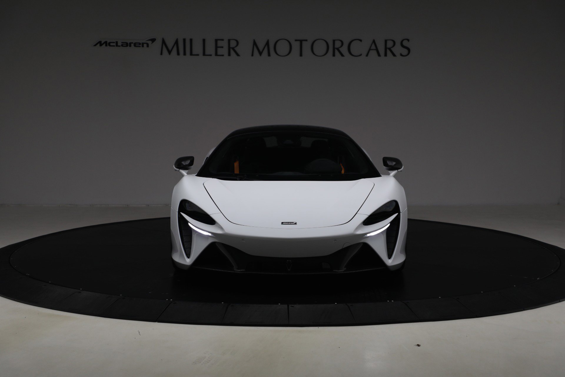 Used 2023 McLaren Artura image 12