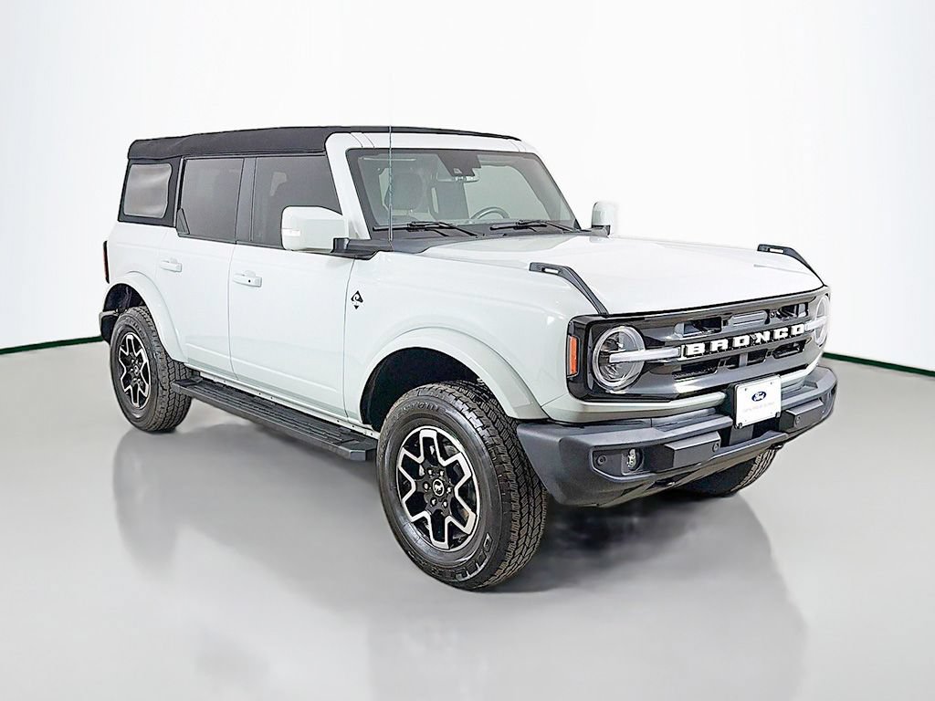 Used 2023 Ford Bronco Outer Banks AWD/4WD image 2