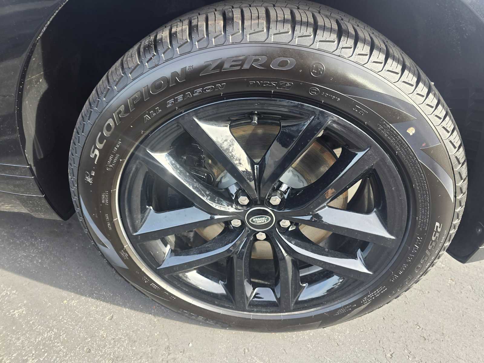 New 2026 Land Rover Range Rover Velar Dynamic SE image 9