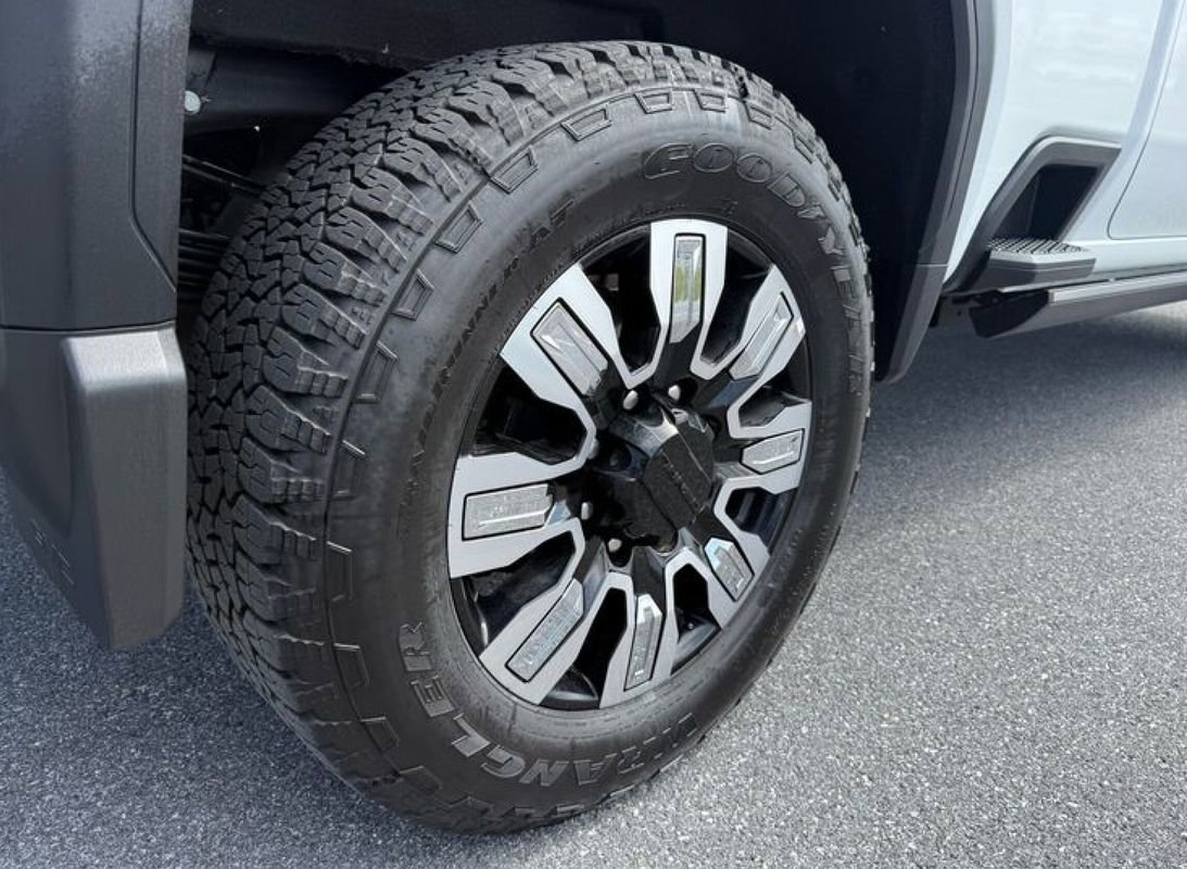 Used 2025 GMC Sierra 3500 Denali w/ Denali Reserve Package image 10