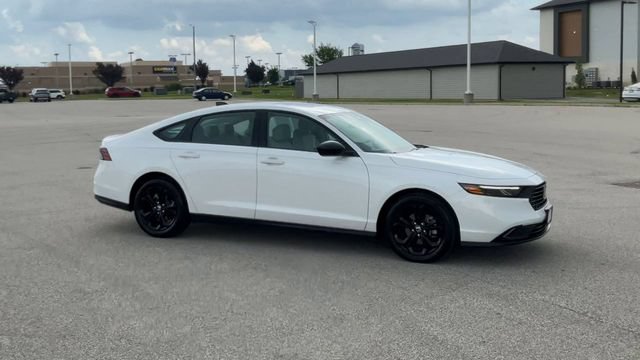 Certified 2025 Honda Accord SE image 2