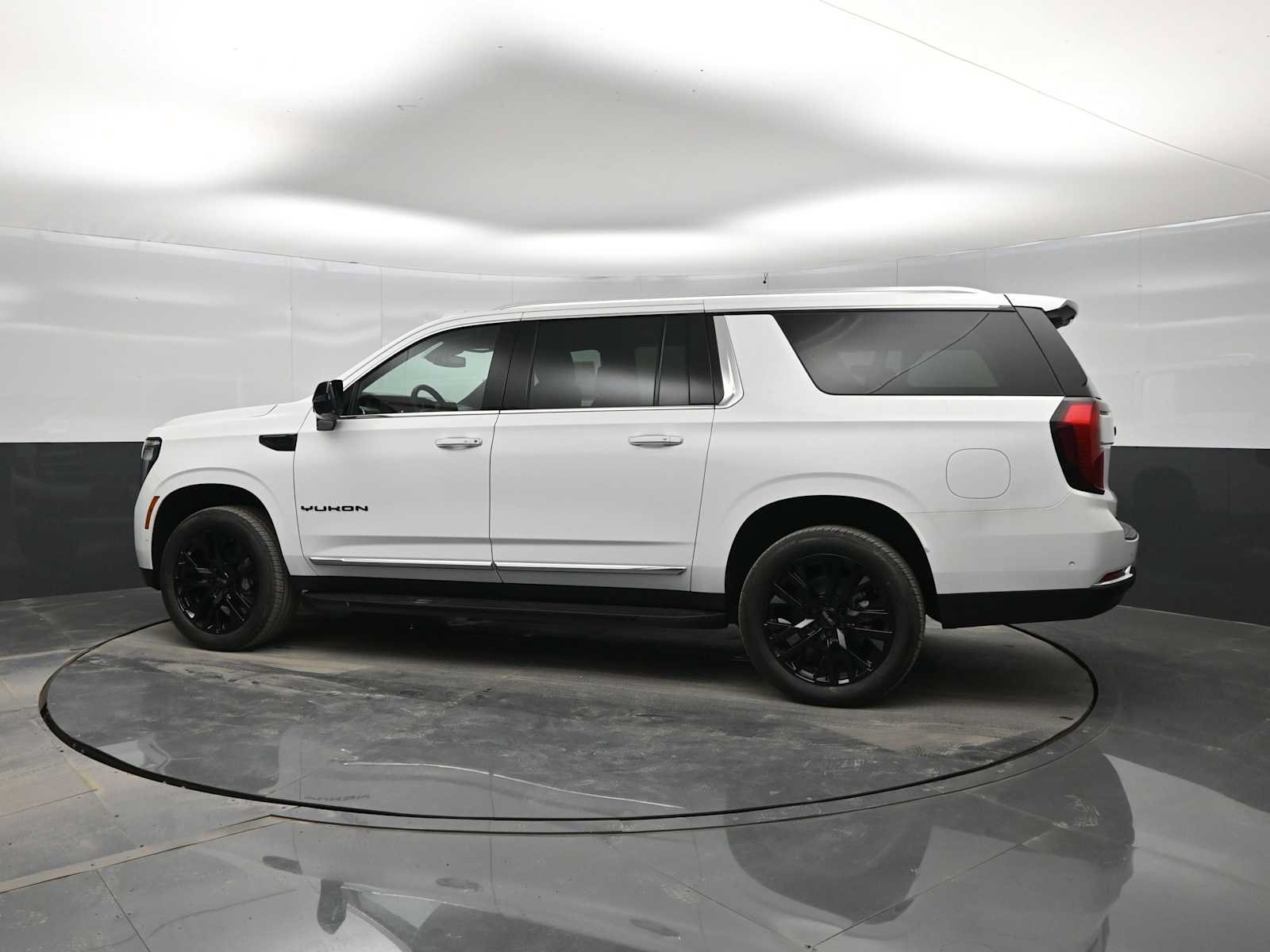 New 2026 GMC Yukon XL Elevation w/ LPO, Elevation Black Package AWD/4WD image 5