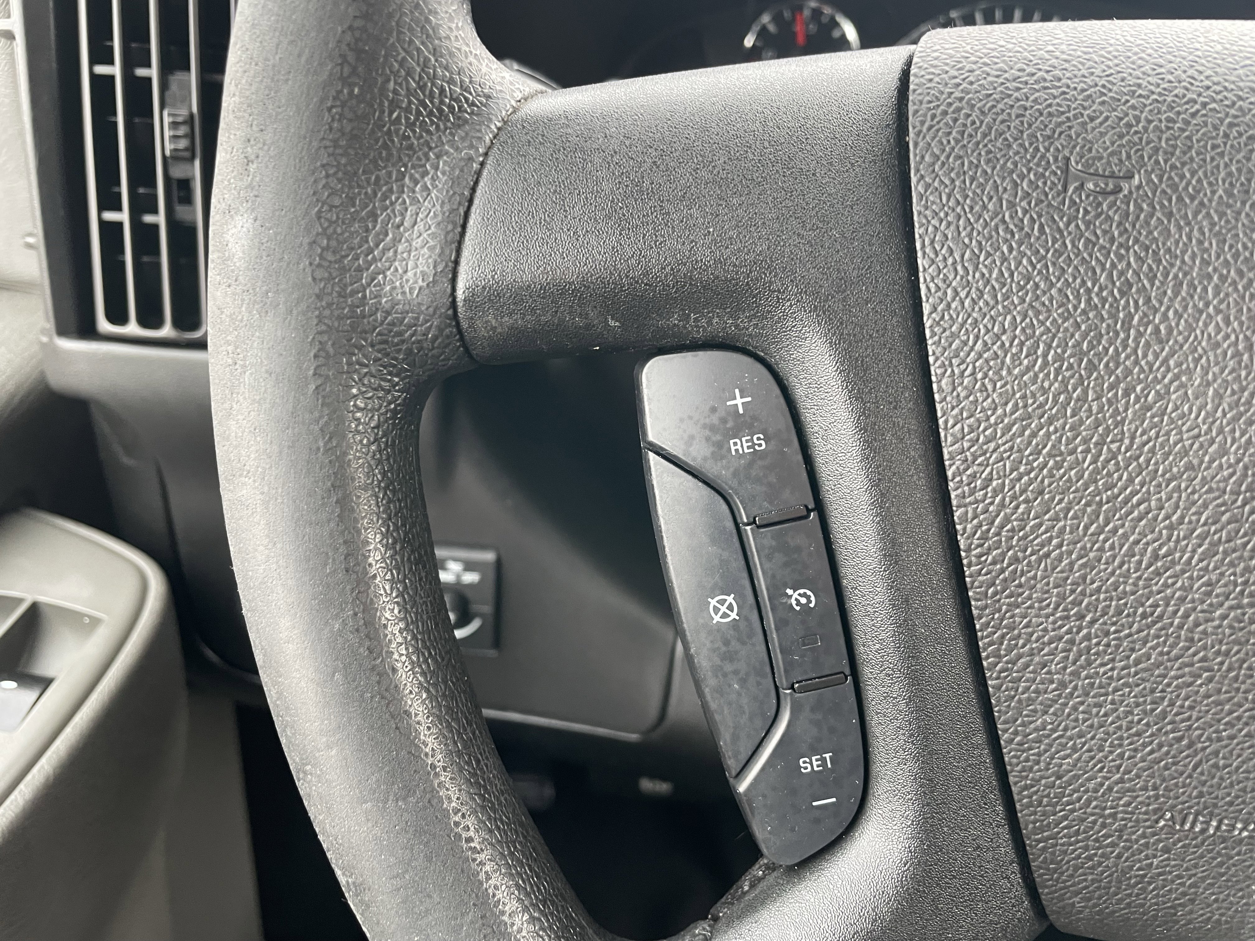 Used 2018 Chevrolet Express 2500 w/ Driver Convenience Package image 17