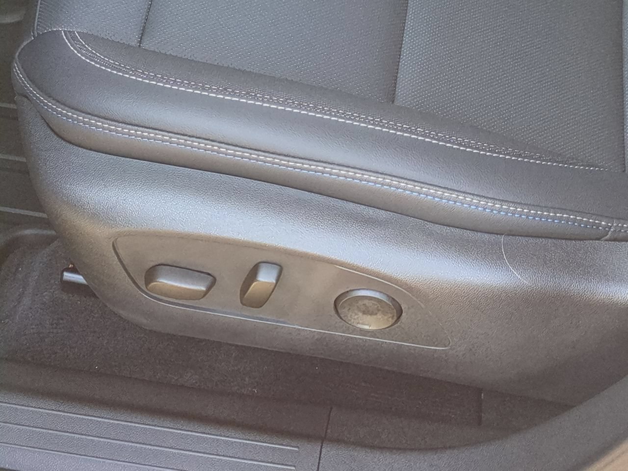 Used 2024 Chevrolet Equinox EV LT w/ LPO, All-Weather Mat Package AWD/4WD image 33