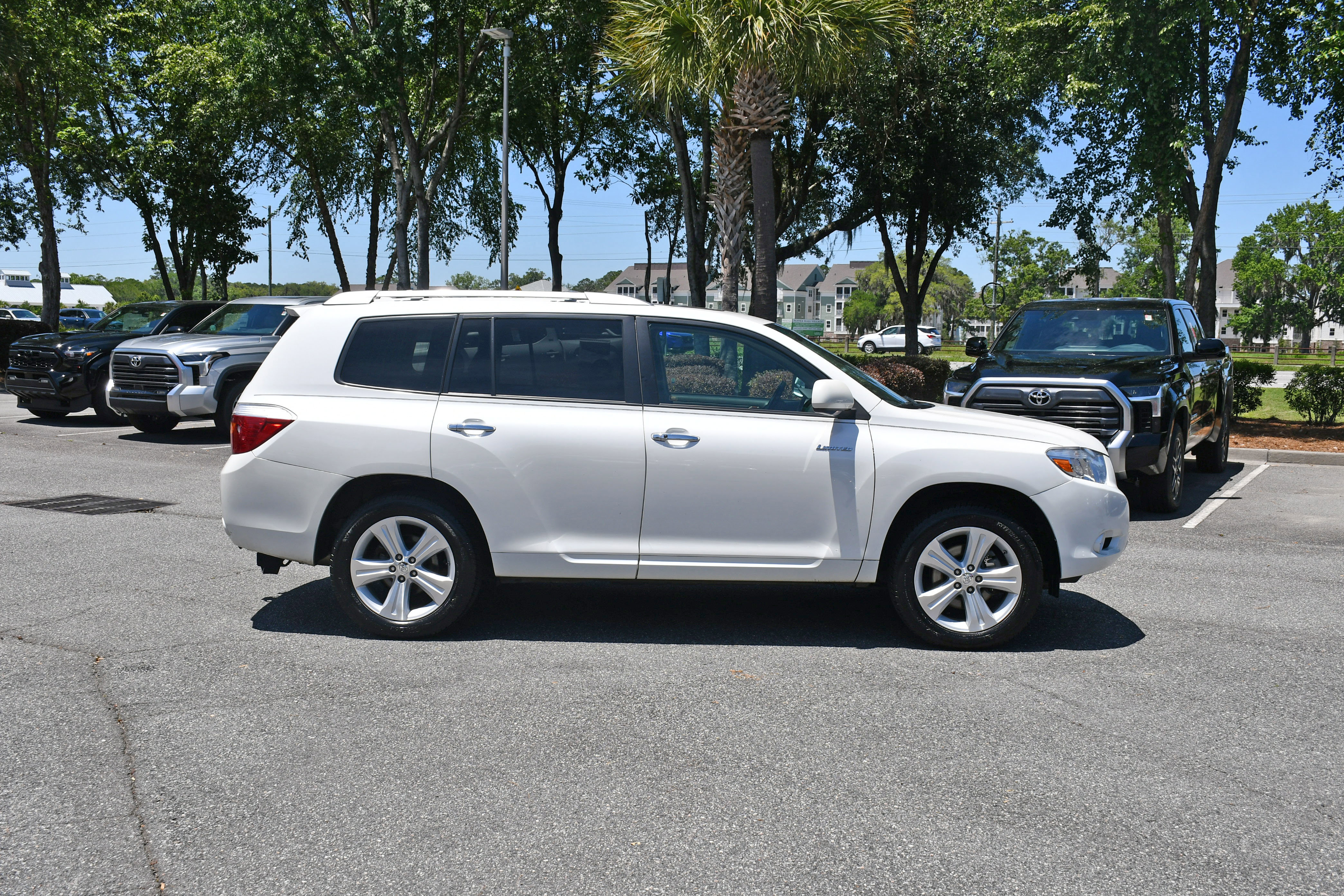 Used 2010 Toyota Highlander Limited AWD/4WD image 5