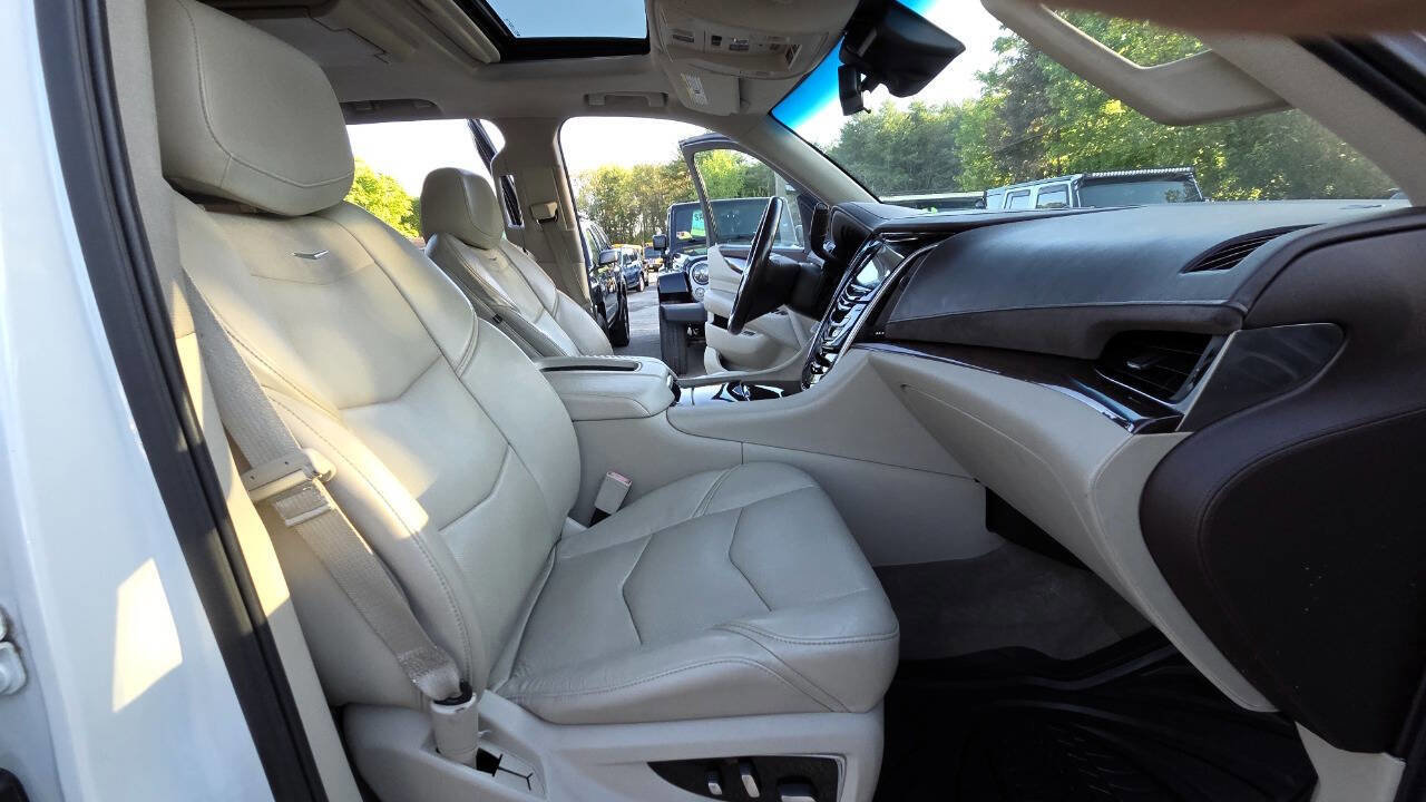 Used 2017 Cadillac Escalade Luxury AWD/4WD image 55
