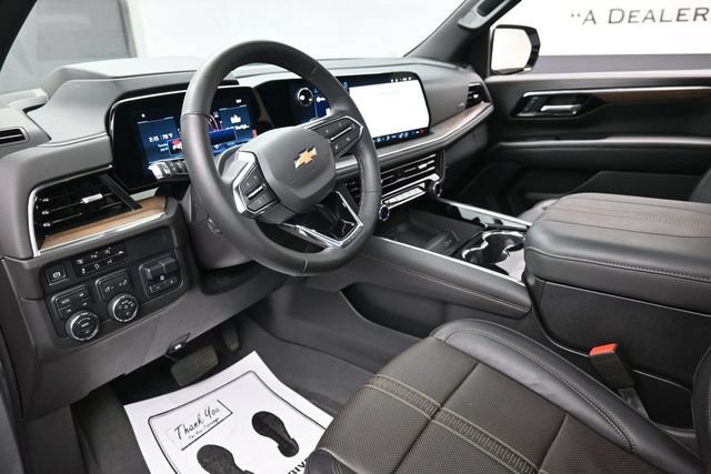 Used 2025 Chevrolet Tahoe High Country AWD/4WD image 19