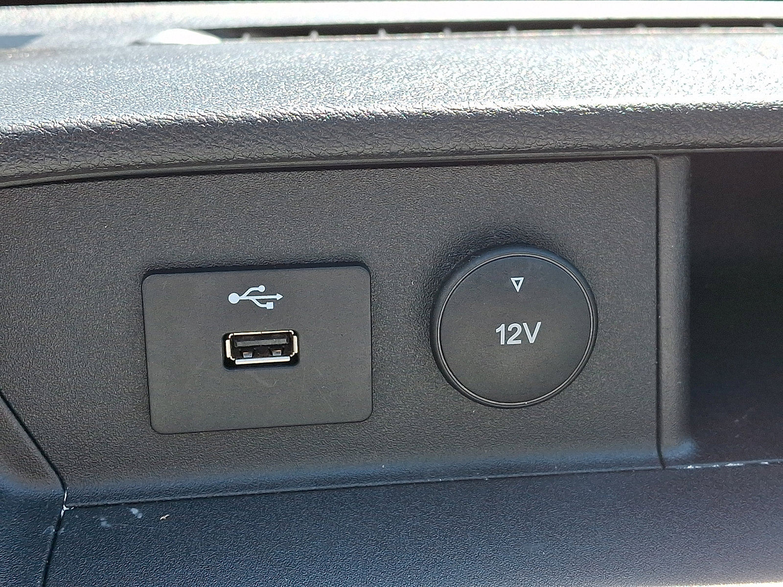 Used 2024 Ford Transit 250 Low Roof w/ Exterior Upgrade Package image 25