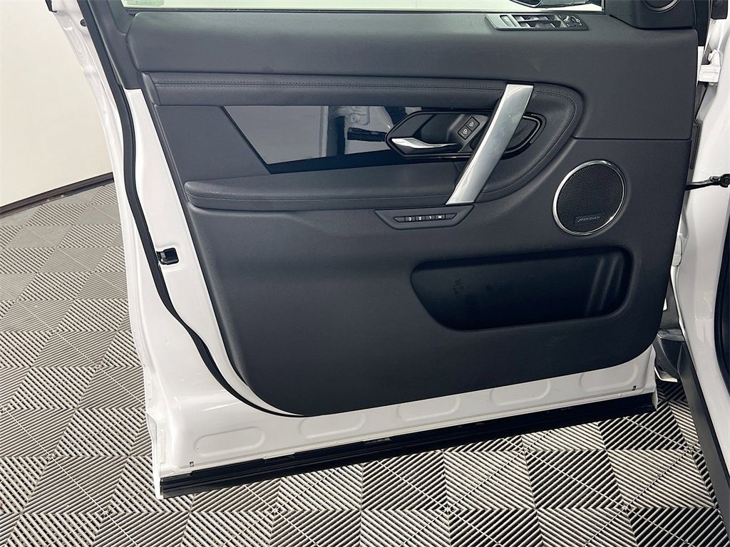 Used 2024 Land Rover Discovery Sport S image 18