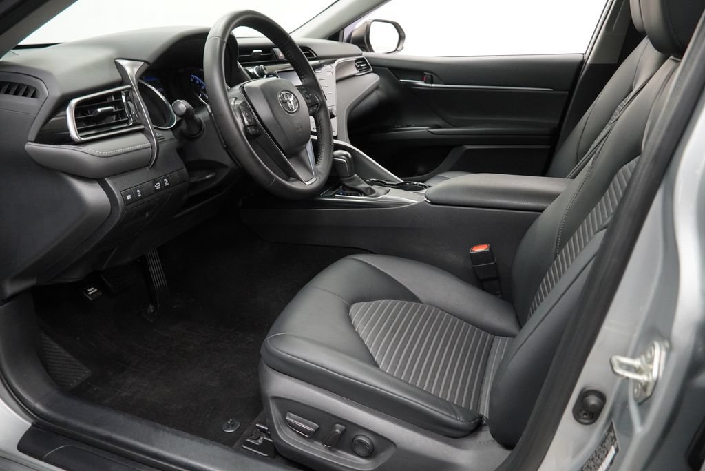 Used 2020 Toyota Camry SE FWD image 18