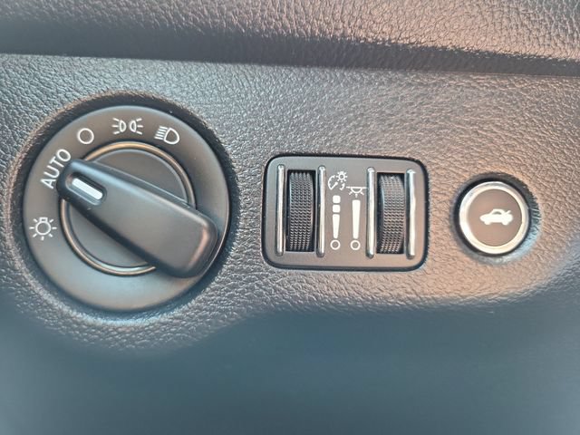 Used 2019 Dodge Challenger SXT RWD image 28