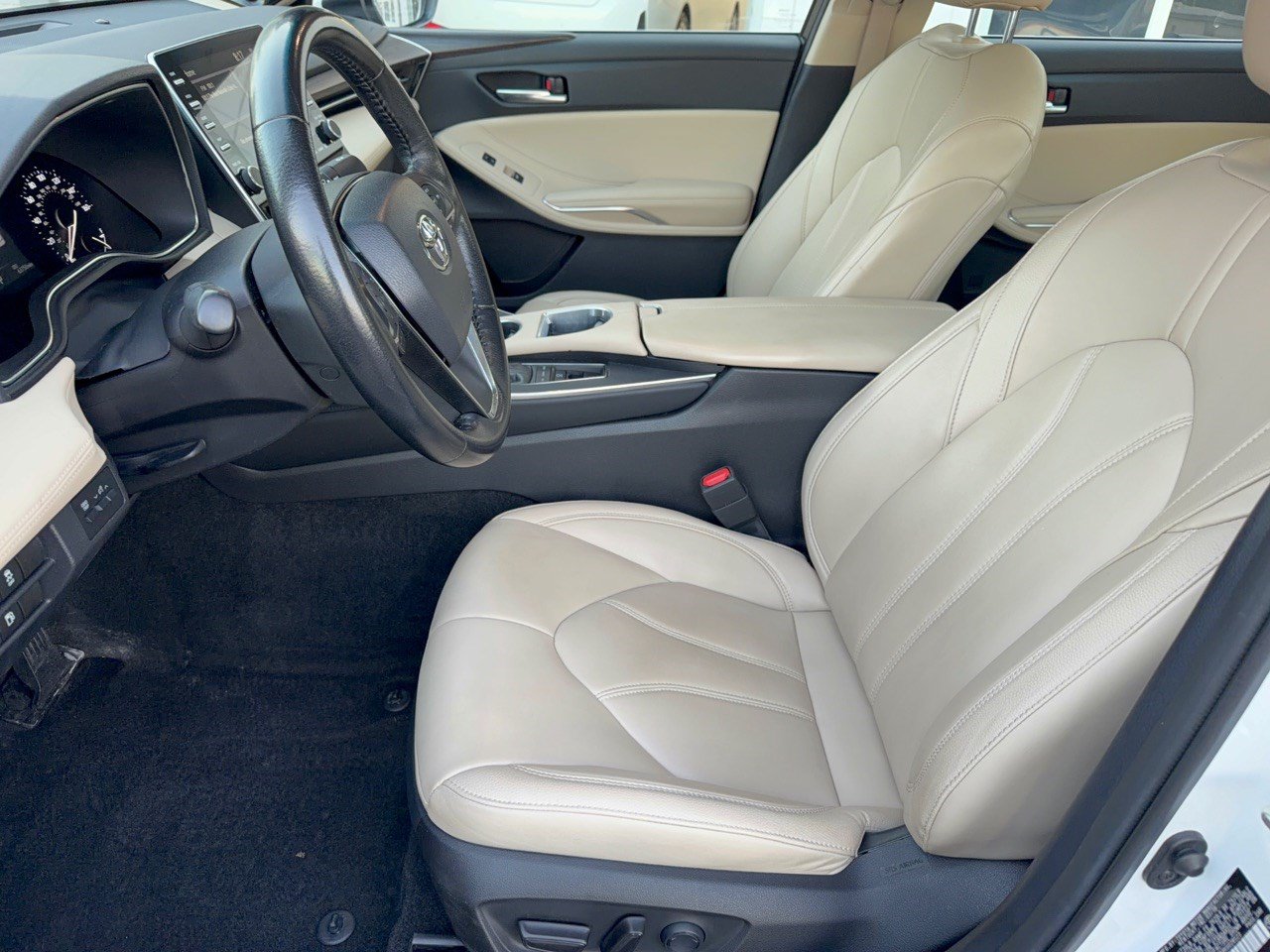 Used 2019 Toyota Avalon XLE w/ Moonroof Package FWD image 5