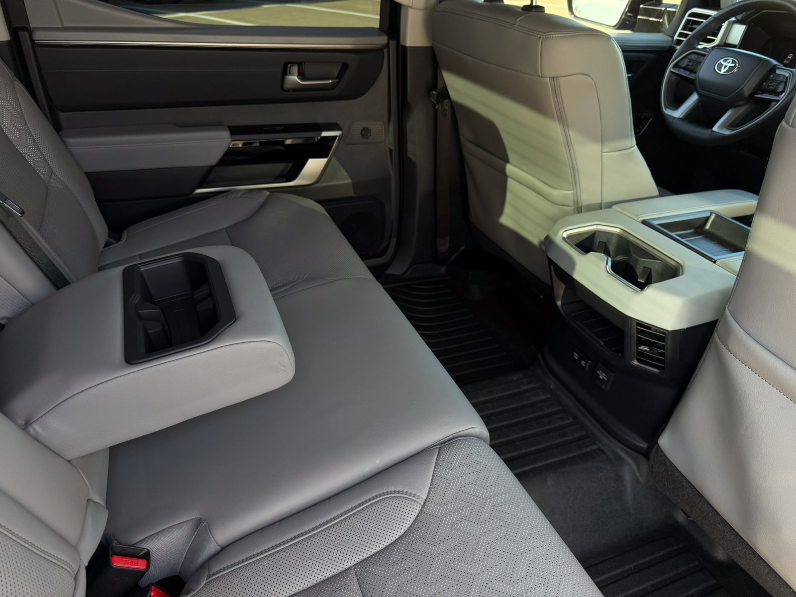 Used 2024 Toyota Tundra Limited AWD/4WD image 32