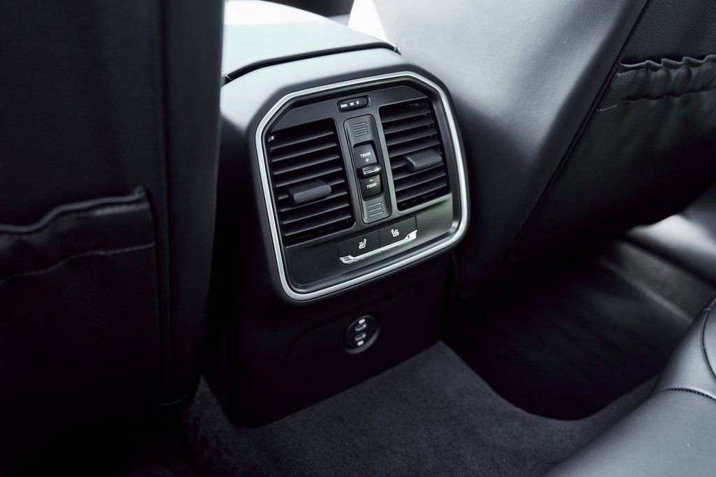 Used 2025 Porsche Macan GTS image 51