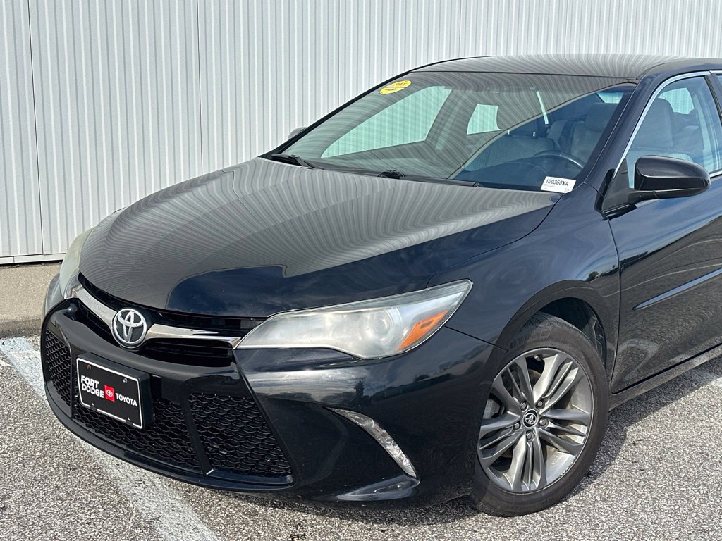 Used 2015 Toyota Camry SE FWD image 2