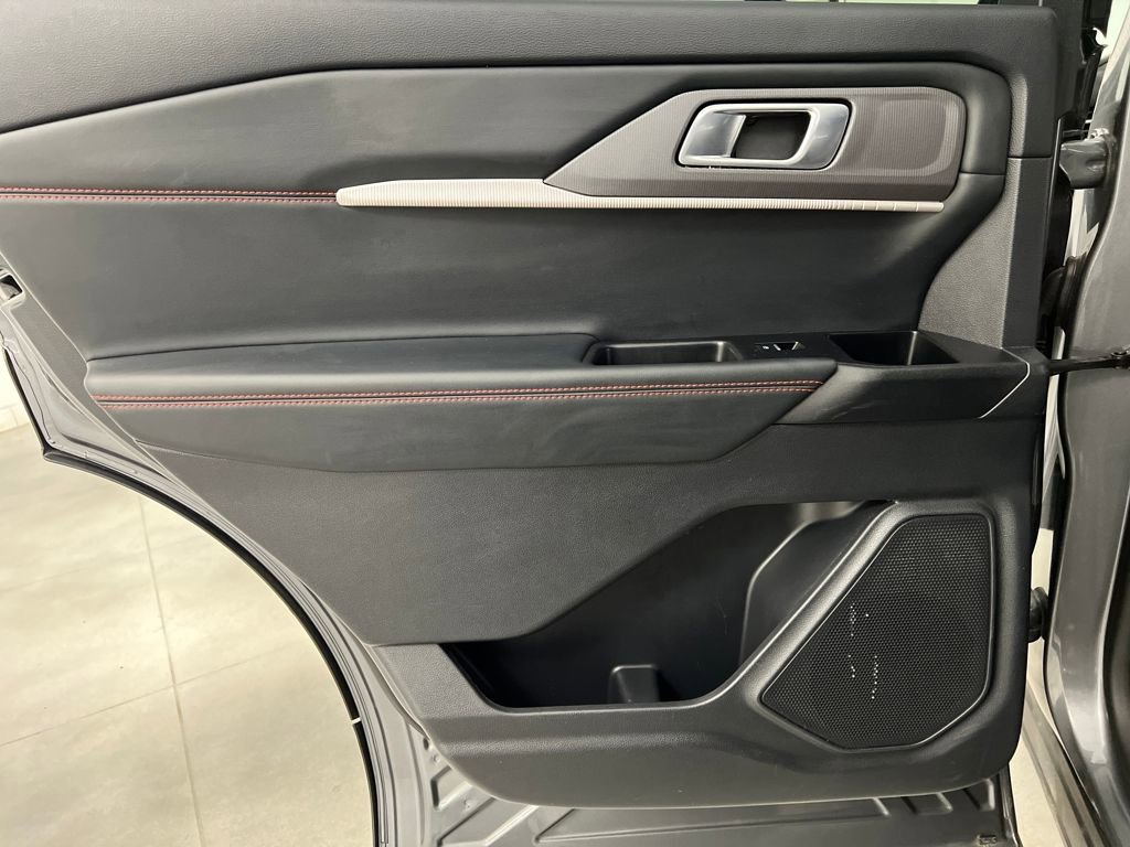Used 2025 Ford Explorer ST-Line w/ ST-Line Street Pack image 16