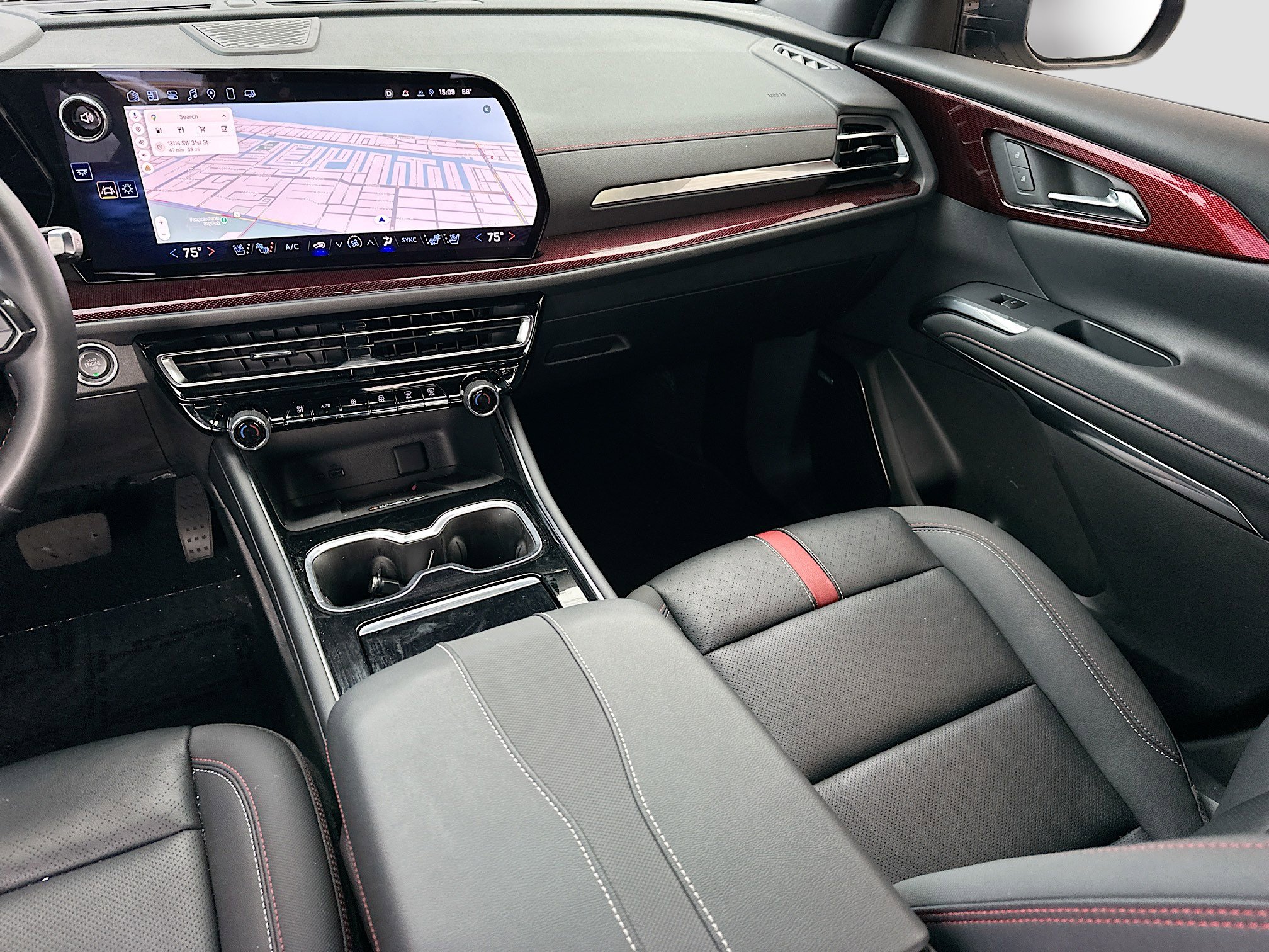 Used 2025 Chevrolet Traverse RS image 24