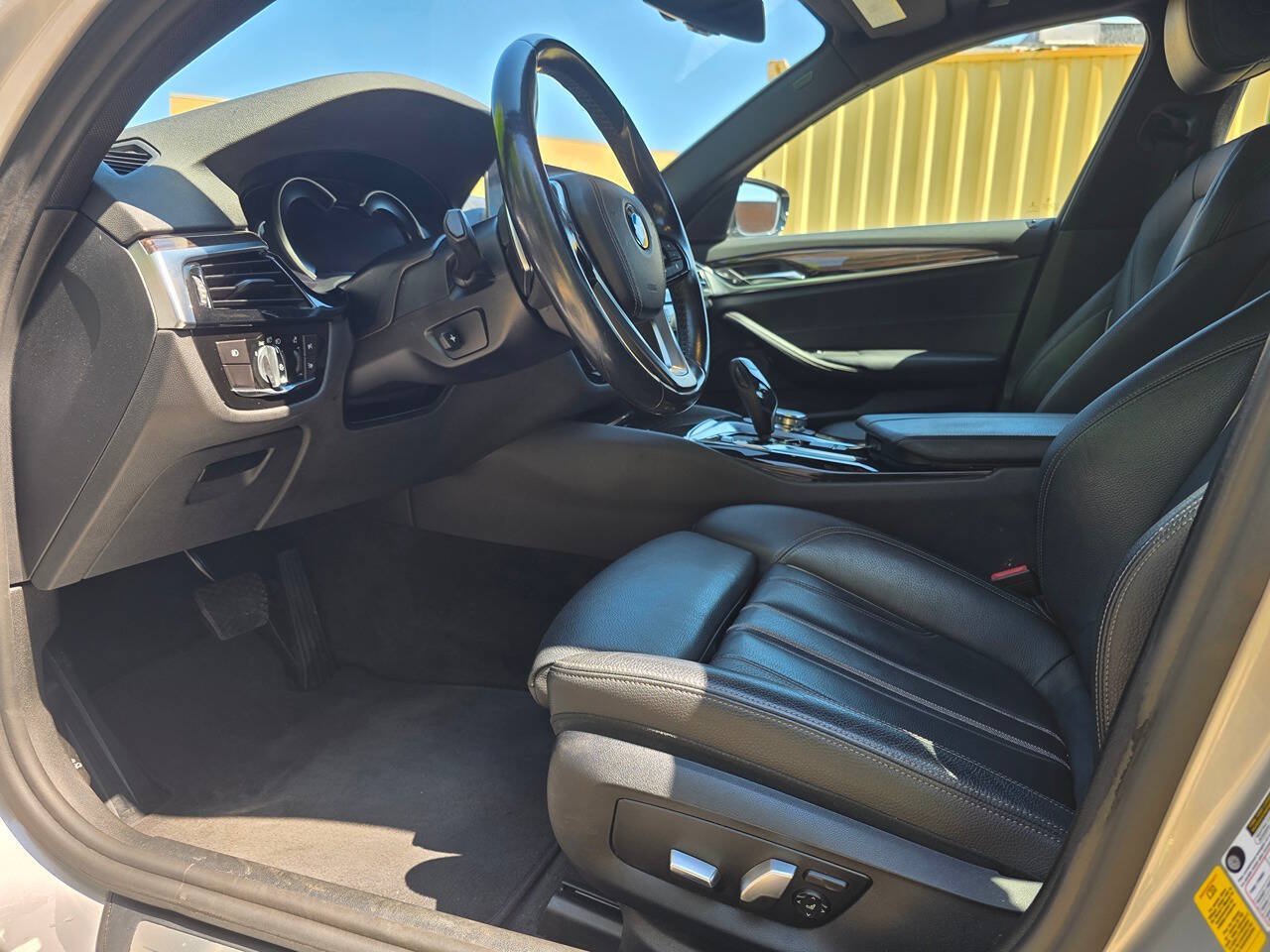 Used 2017 BMW 530i RWD image 13