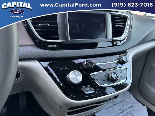 Used 2024 Chrysler Voyager LX image 28