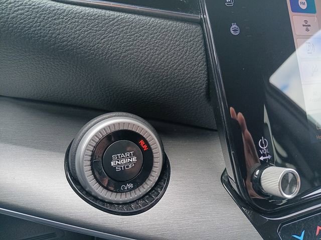 Used 2025 Jeep Wagoneer L Series II image 6