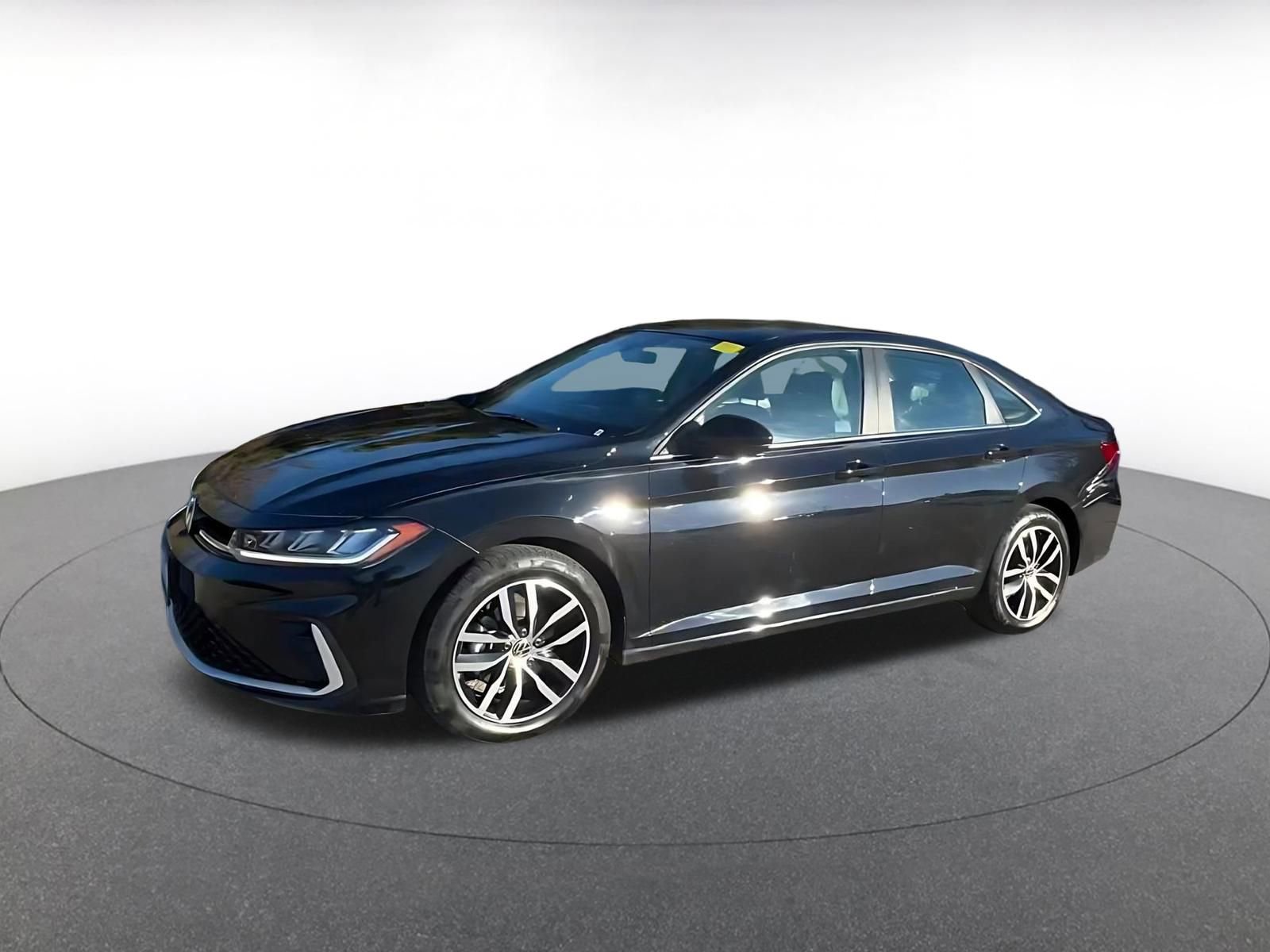 Used 2025 Volkswagen Jetta SE image 7