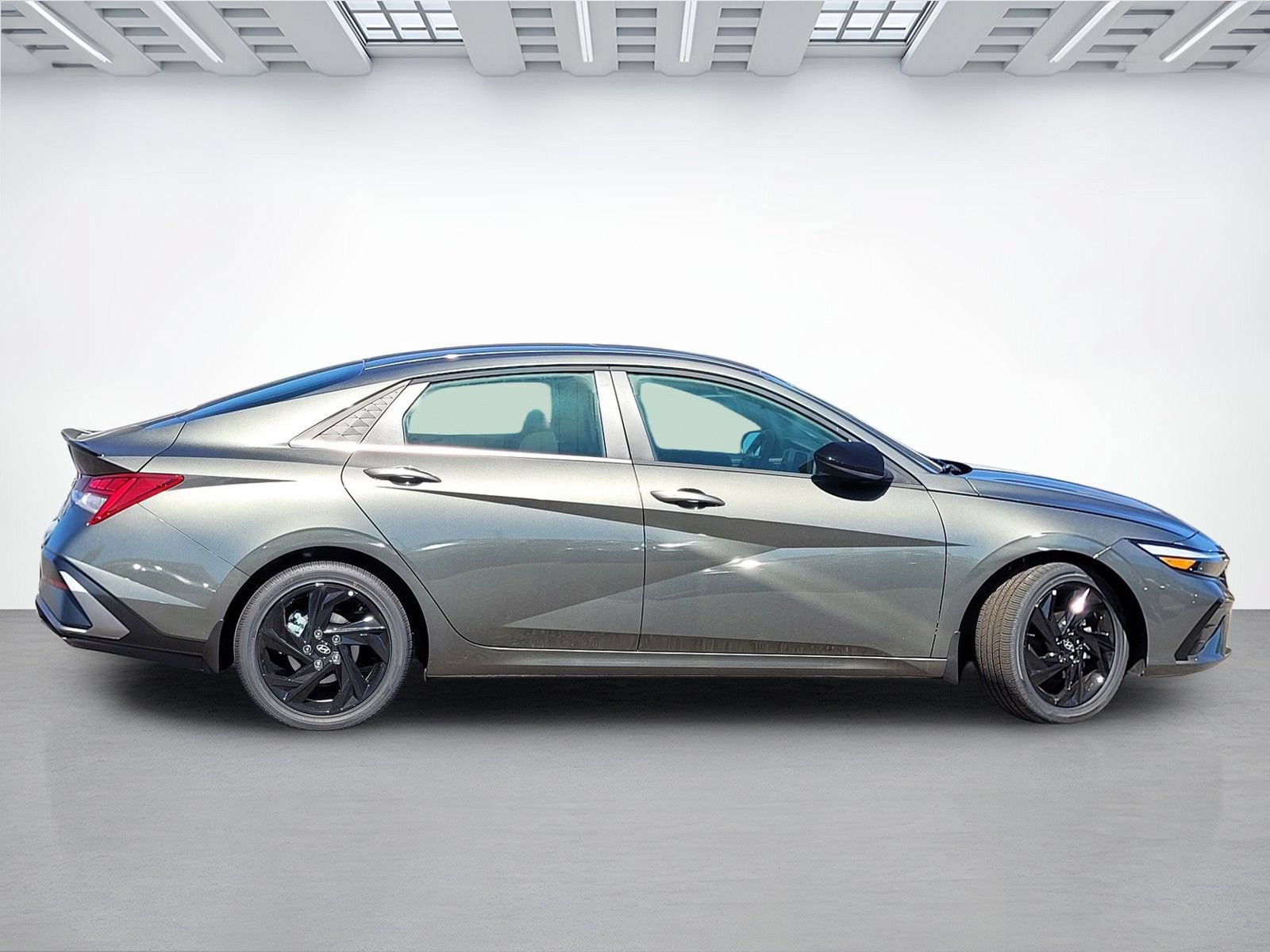New 2026 Hyundai Elantra SEL Sport Premium FWD image 4