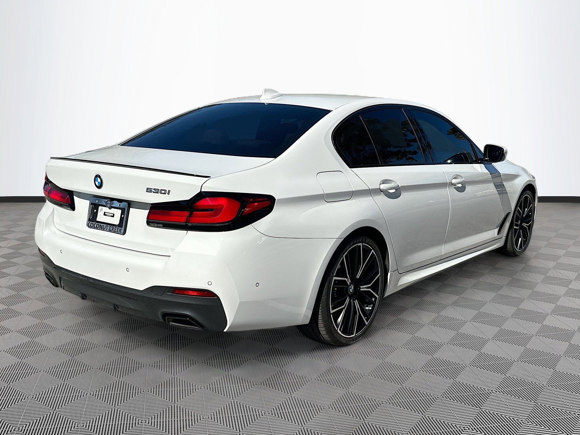 Used 2023 BMW 530i w/ M Sport Package image 7