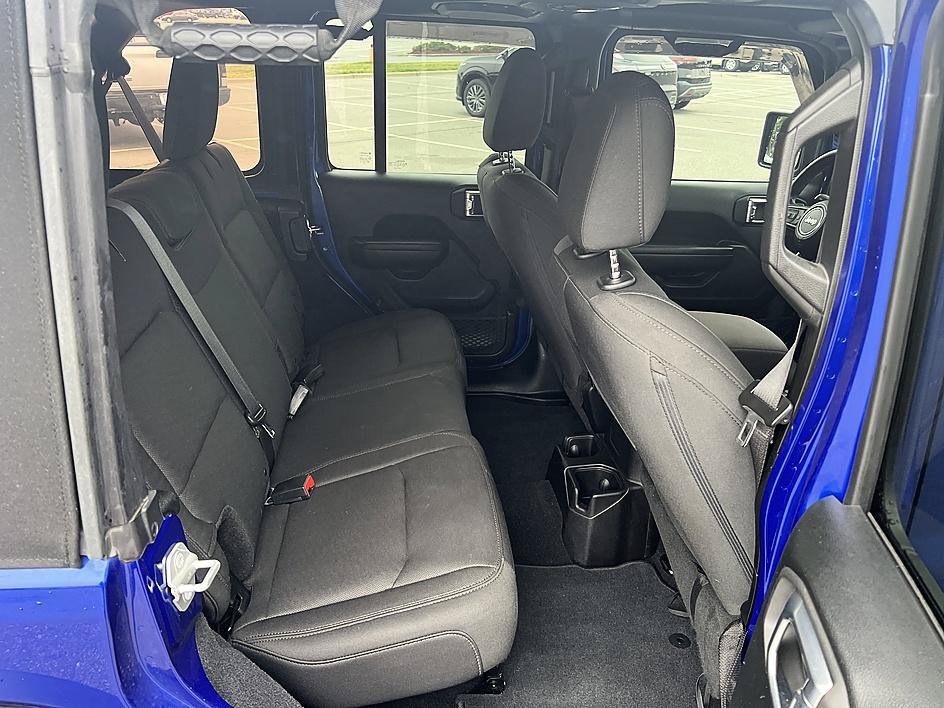 Used 2018 Jeep Wrangler Unlimited Sport S AWD/4WD image 16