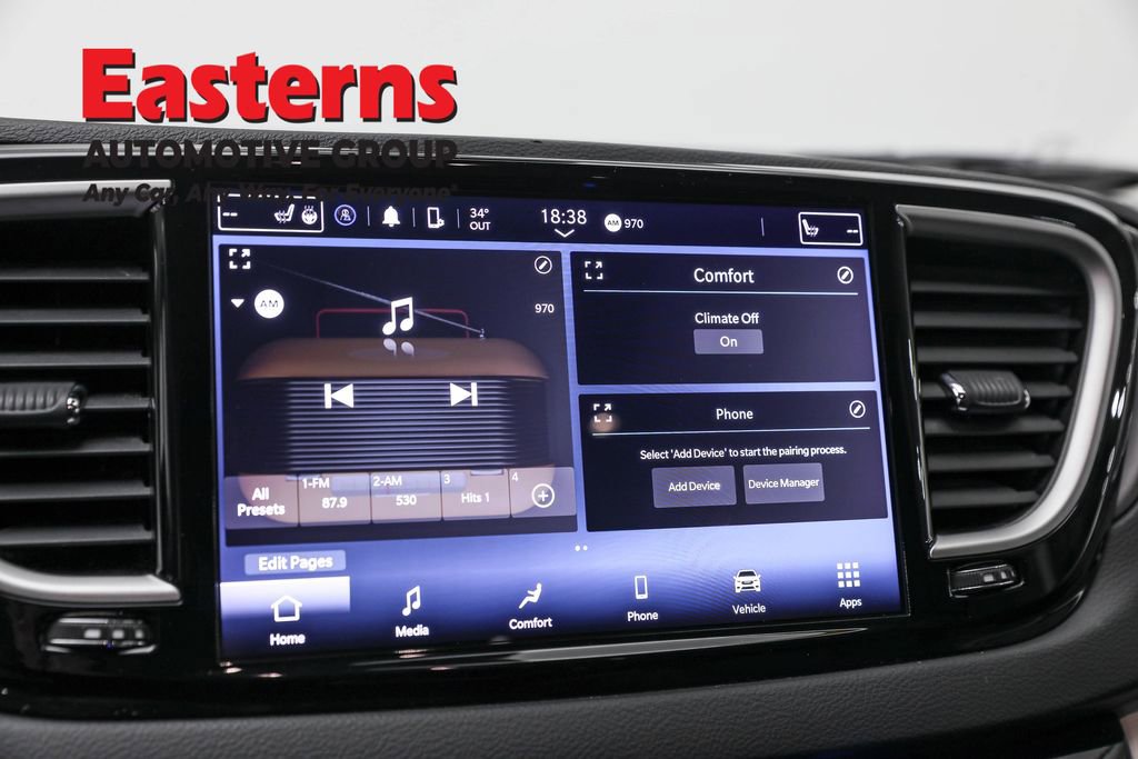 Used 2023 Chrysler Pacifica Touring-L image 19